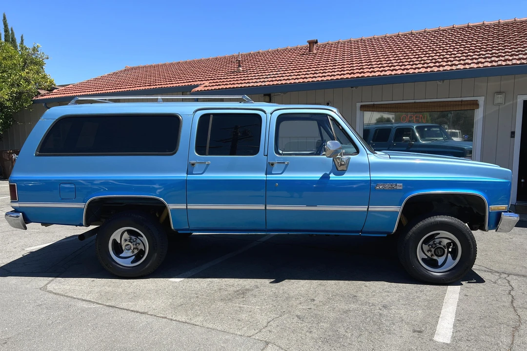 1984 GMC Suburban 7th Gen - Image 3 of 31