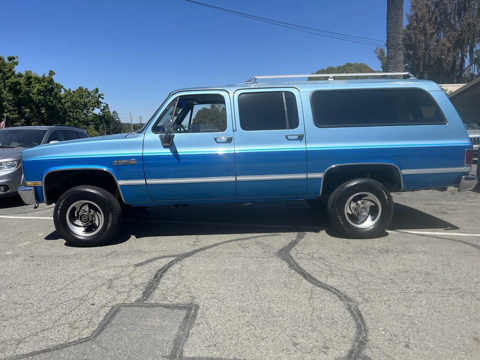 1984 GMC Suburban 7th Gen - Image 10 of 31
