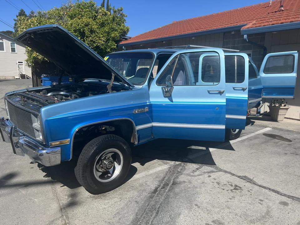 1984 GMC Suburban 7th Gen - Image 8 of 31
