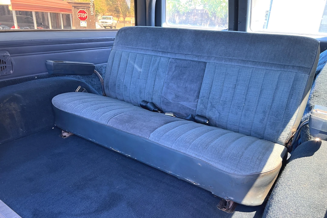 1984 GMC Suburban 7th Gen - Image 28 of 31