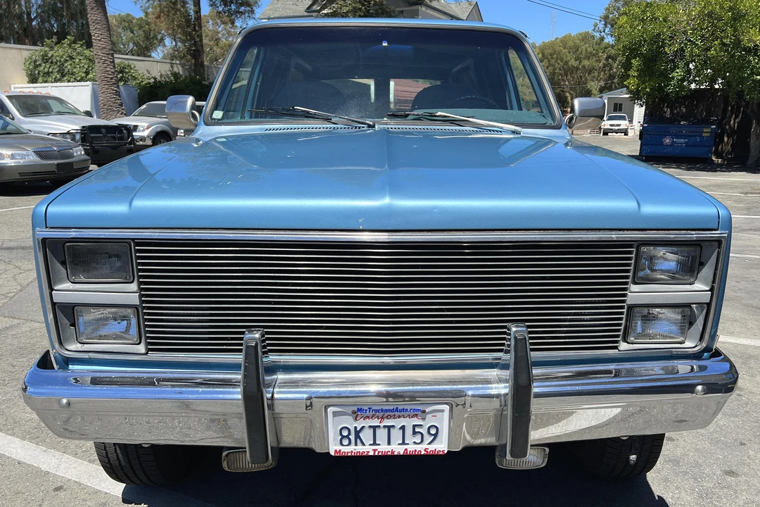 1984 GMC Suburban 7th Gen - Image 2 of 31