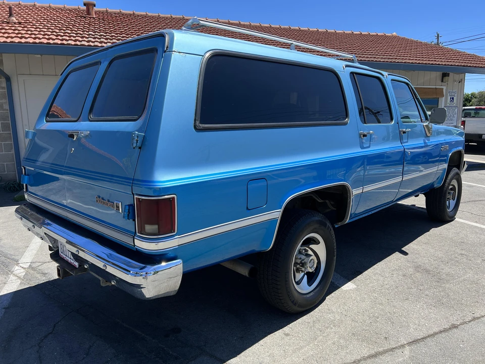 1984 GMC Suburban 7th Gen - Image 13 of 31