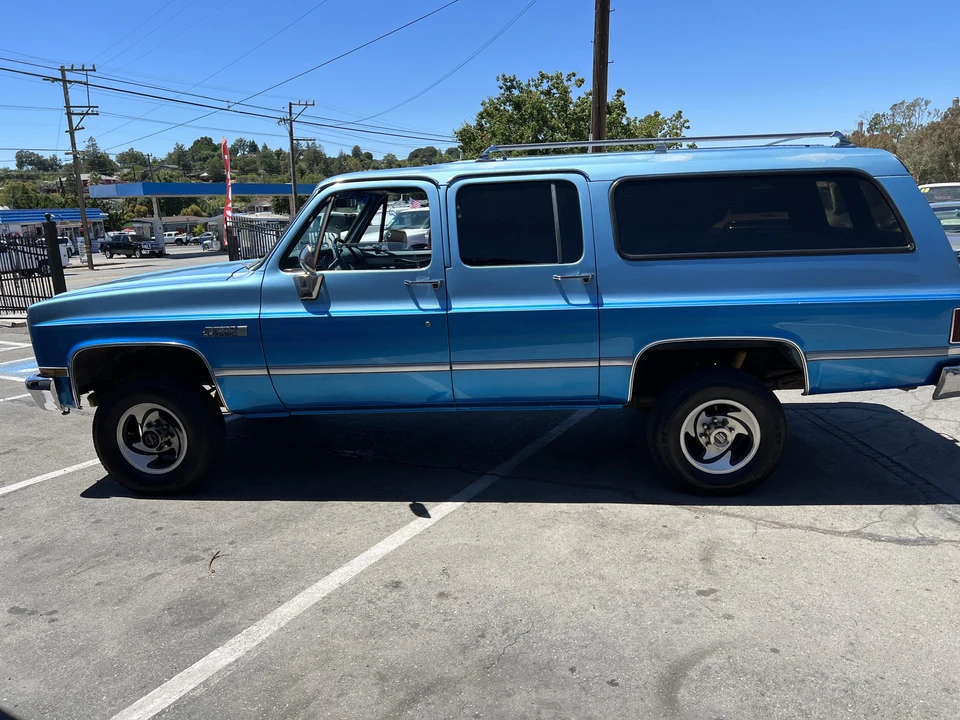 1984 GMC Suburban 7th Gen - Image 12 of 31