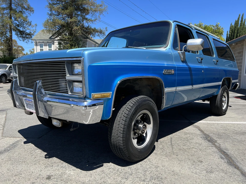 1984 GMC Suburban 7th Gen - Image 7 of 31