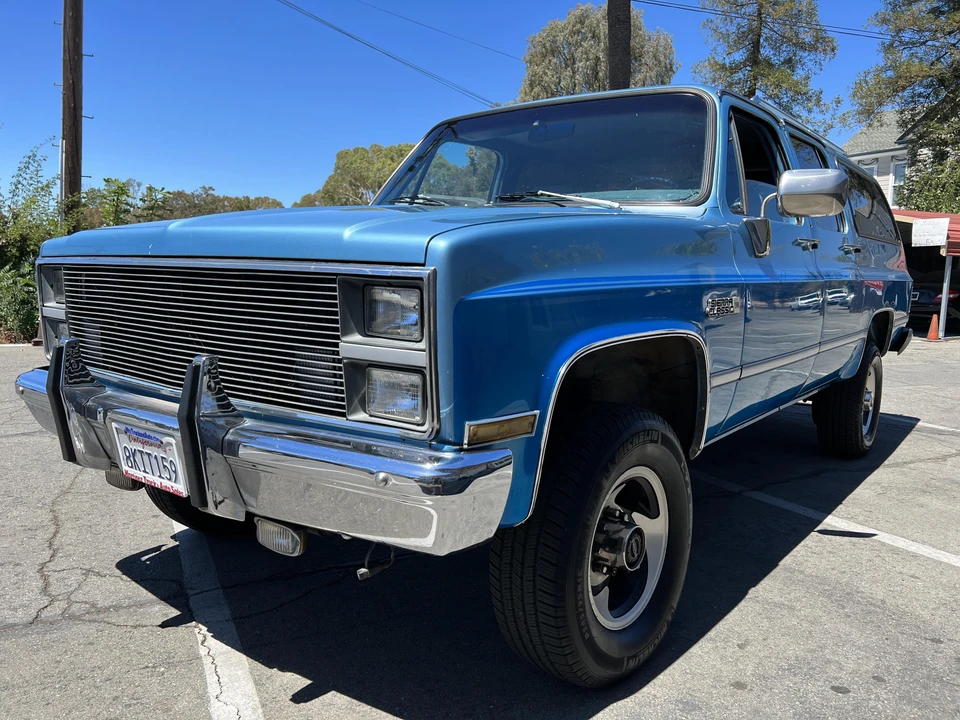 1984 GMC Suburban 7th Gen - Image 6 of 31