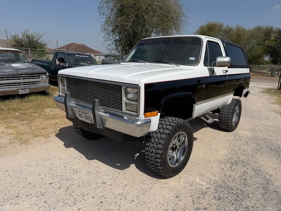 1984 GMC Jimmy 2nd Gen - Image 2 of 11