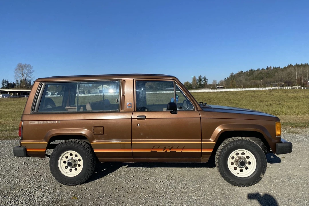 1984 Isuzu Trooper - Image 12 of 31