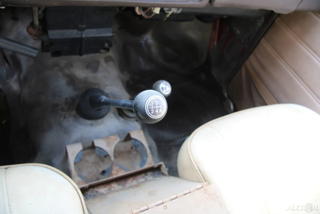 1984 Isuzu Trooper - Image 17 of 21