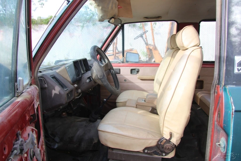 1984 Isuzu Trooper - Image 12 of 21