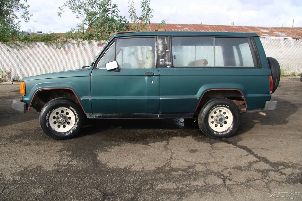 1984 Isuzu Trooper - Image 3 of 21