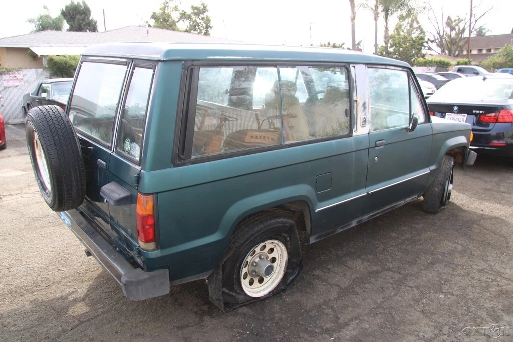 1984 Isuzu Trooper - Image 6 of 21