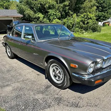 1984 Jaguar XJ12