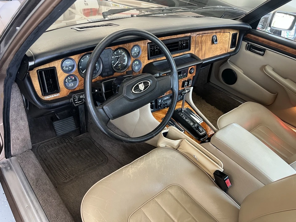 1984 Jaguar XJ Series 3 - Image 16 of 21
