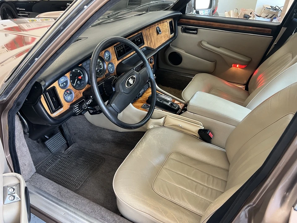 1984 Jaguar XJ Series 3 - Image 15 of 21