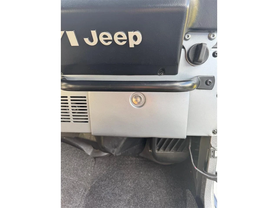 1984 Jeep CJ8 Scrambler - Image 19 of 26