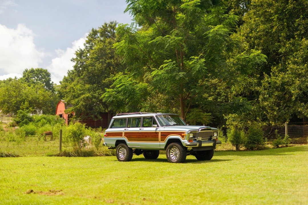 1984 Jeep SJ Grand Wagoneer - Image 7 of 31