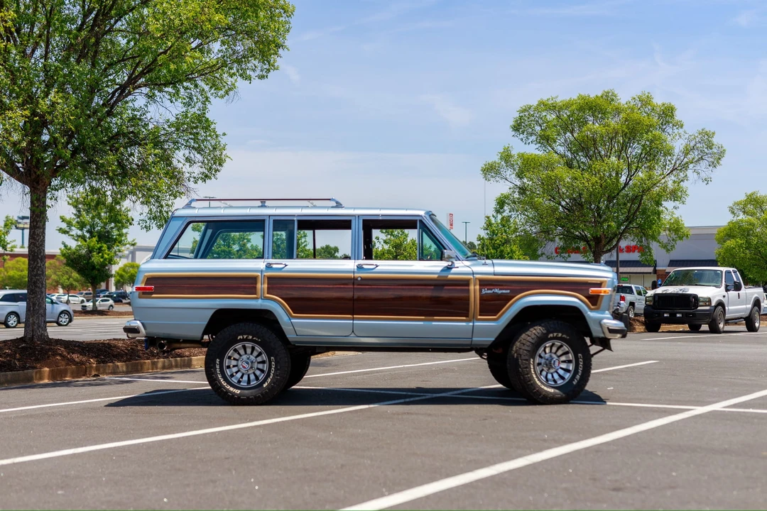 1984 Jeep SJ Grand Wagoneer - Image 9 of 31