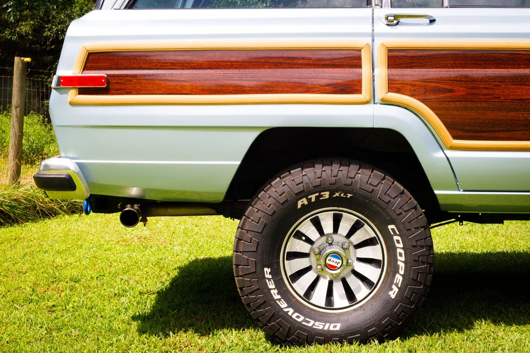 1984 Jeep SJ Grand Wagoneer - Image 25 of 31