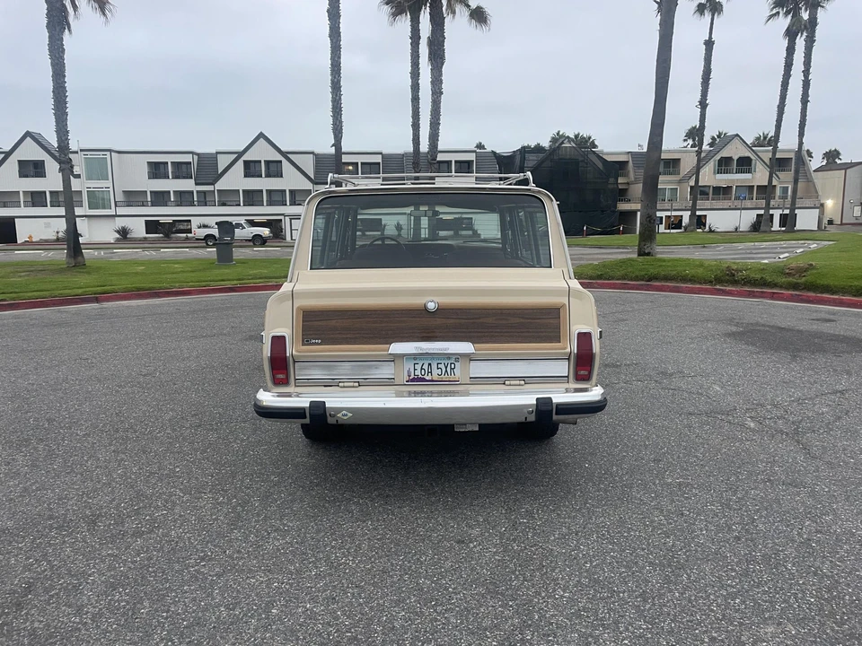 1984 Jeep SJ Grand Wagoneer - Image 8 of 31