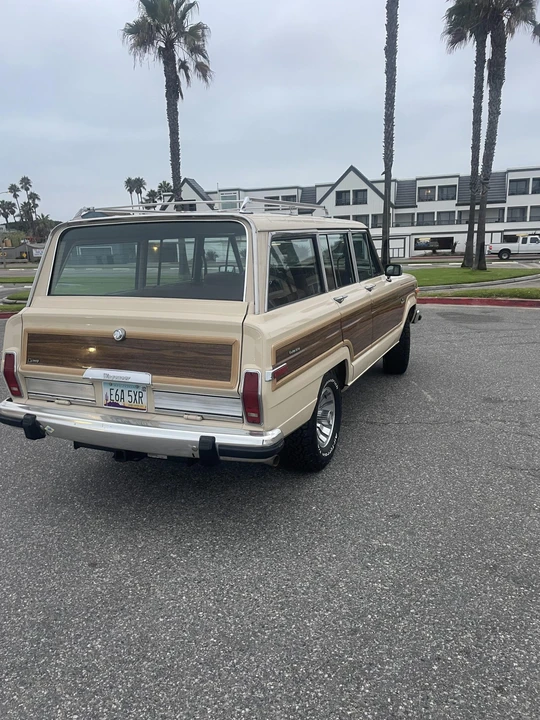 1984 Jeep SJ Grand Wagoneer - Image 10 of 31