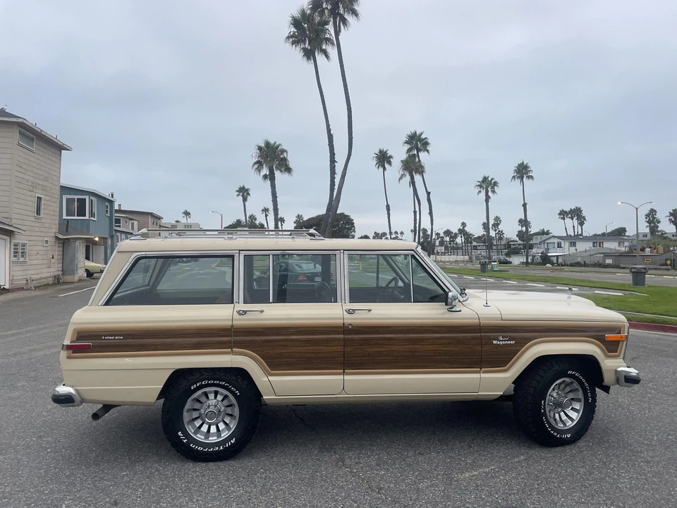 1984 Jeep SJ Grand Wagoneer - Image 12 of 31