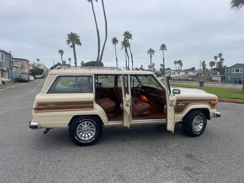 1984 Jeep SJ Grand Wagoneer - Image 18 of 31