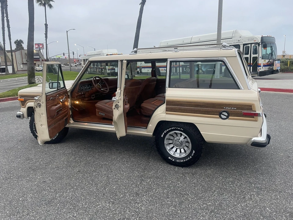1984 Jeep SJ Grand Wagoneer - Image 17 of 31