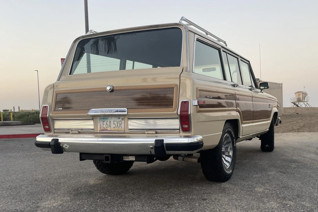 1984 Jeep SJ Grand Wagoneer - Image 9 of 31