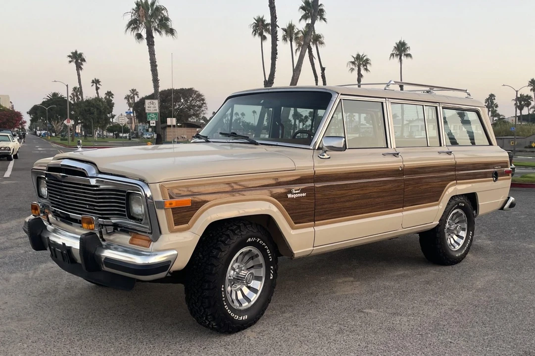 1984 Jeep SJ Grand Wagoneer - Image 4 of 31