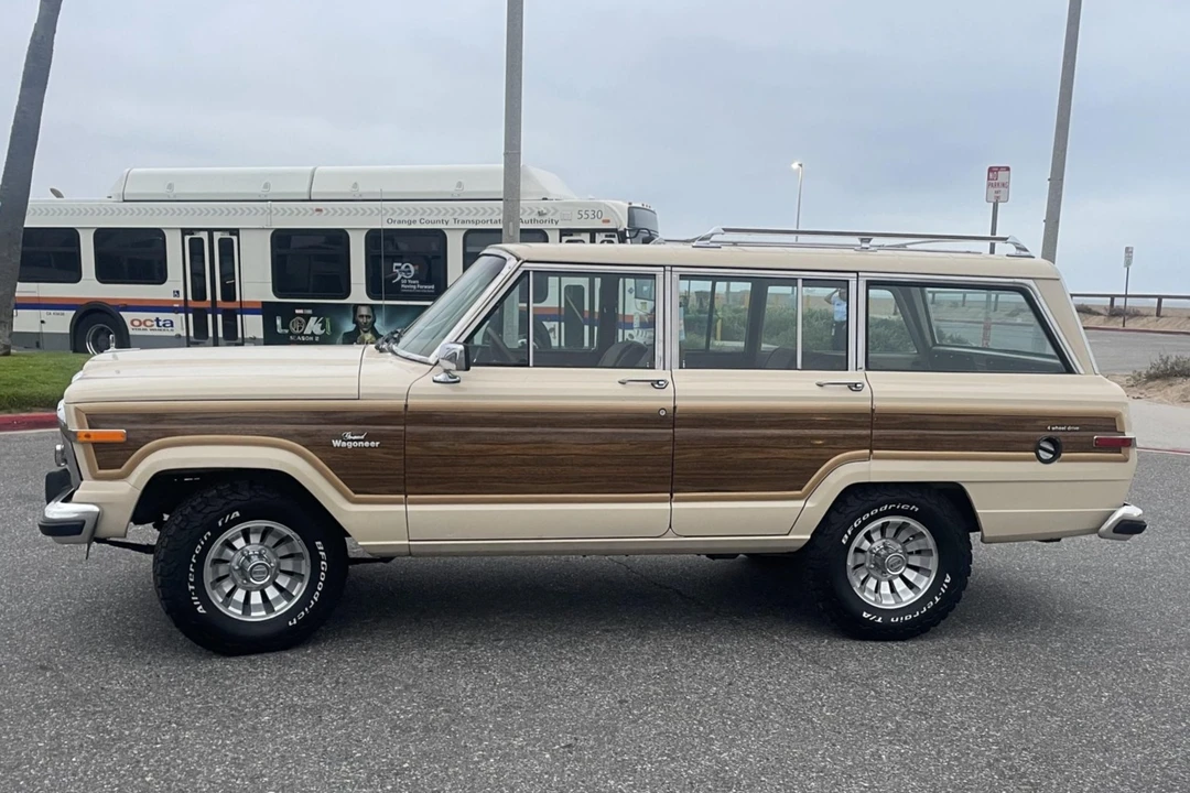 1984 Jeep SJ Grand Wagoneer - Image 5 of 31