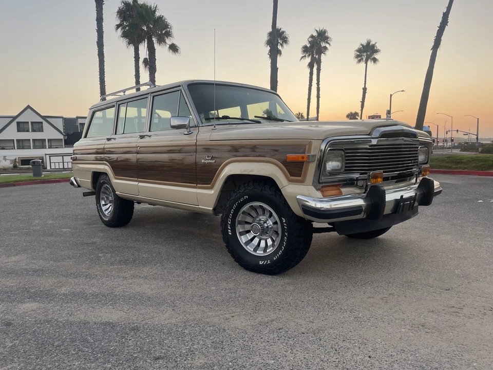 1984 Jeep SJ Grand Wagoneer - Image 13 of 31
