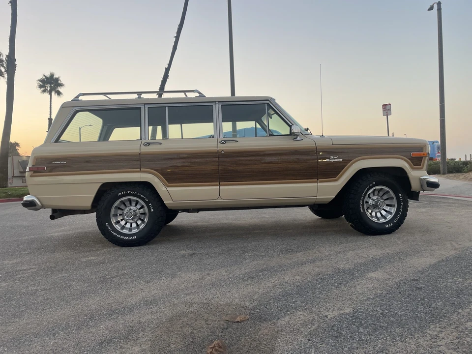 1984 Jeep SJ Grand Wagoneer - Image 11 of 31