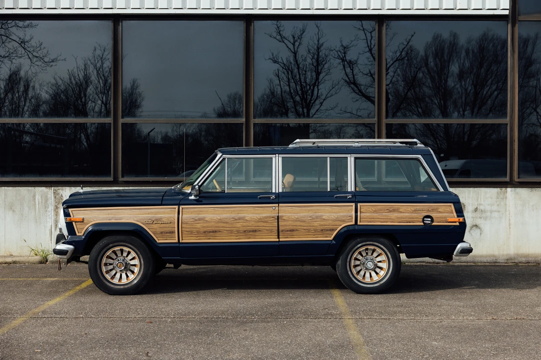 1984 Jeep SJ Grand Wagoneer - Image 8 of 31