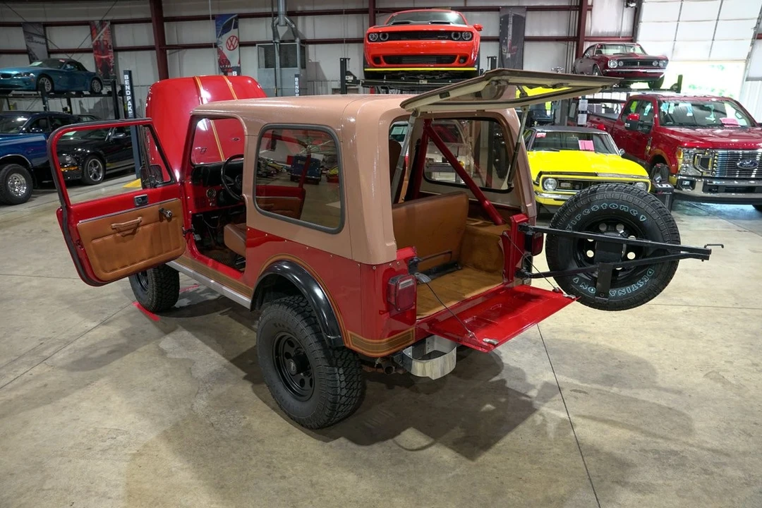 1984 Jeep SJ Grand Wagoneer - Image 19 of 24