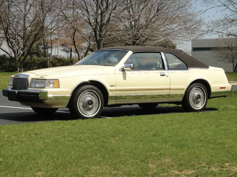 1984 Lincoln Continental 7th Gen - Image 2 of 2