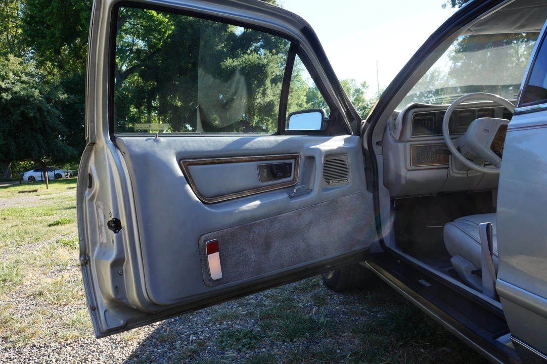 1984 Lincoln Continental Mark VII - Image 30 of 31