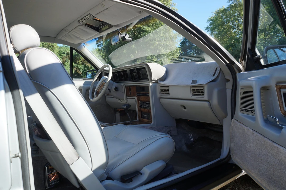 1984 Lincoln Continental Mark VII - Image 22 of 31