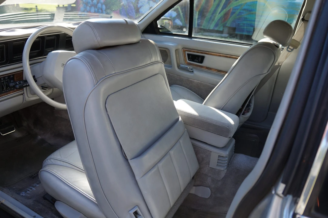 1984 Lincoln Continental Mark VII - Image 29 of 31