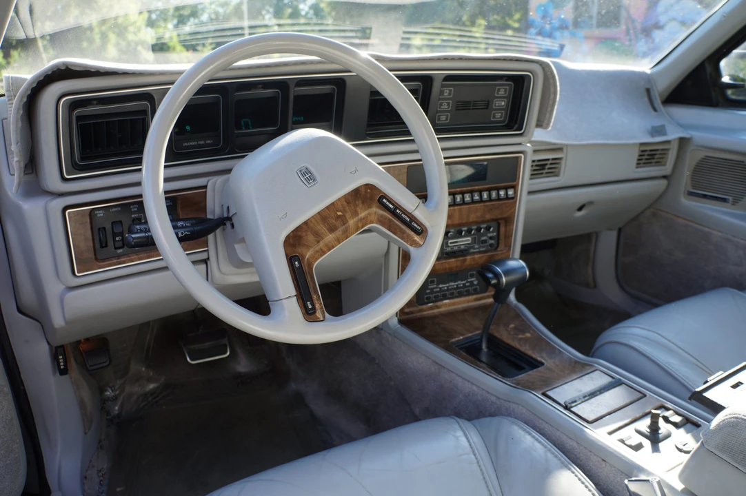 1984 Lincoln Continental Mark VII - Image 21 of 31