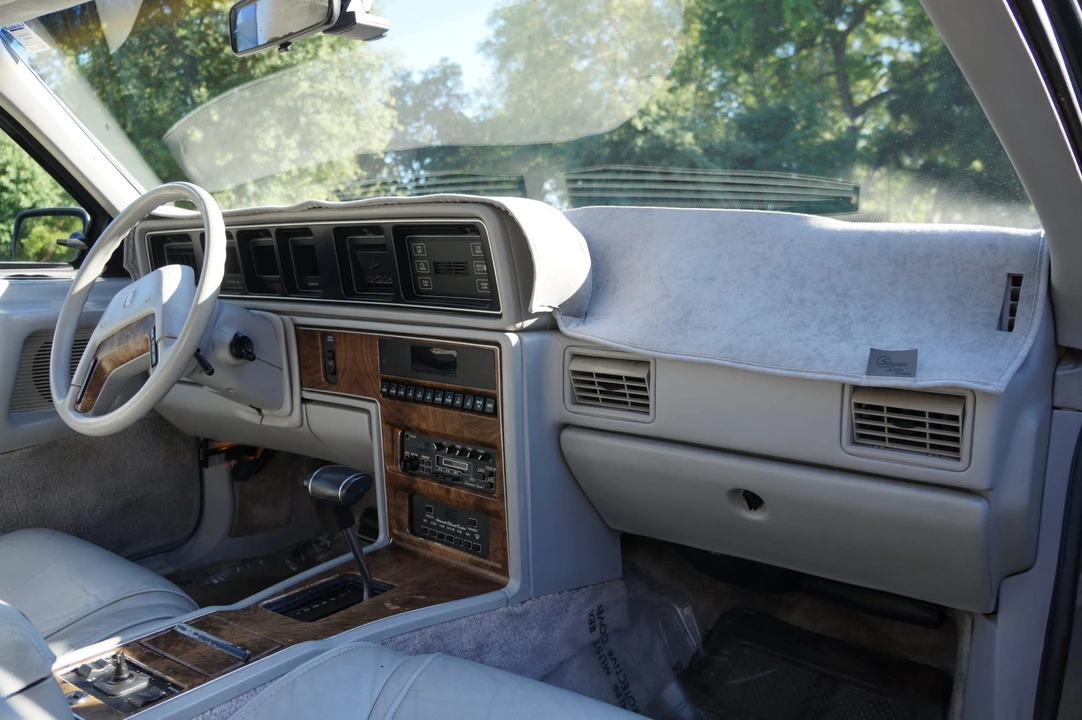 1984 Lincoln Continental Mark VII - Image 23 of 31