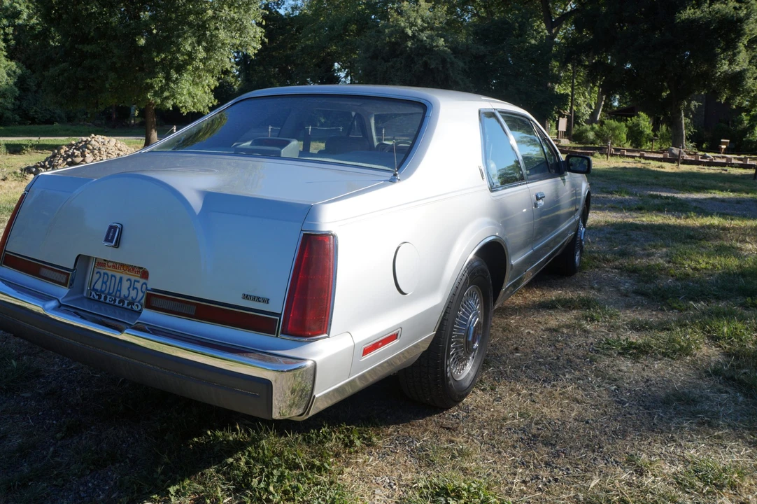 1984 Lincoln Continental Mark VII - Image 17 of 31