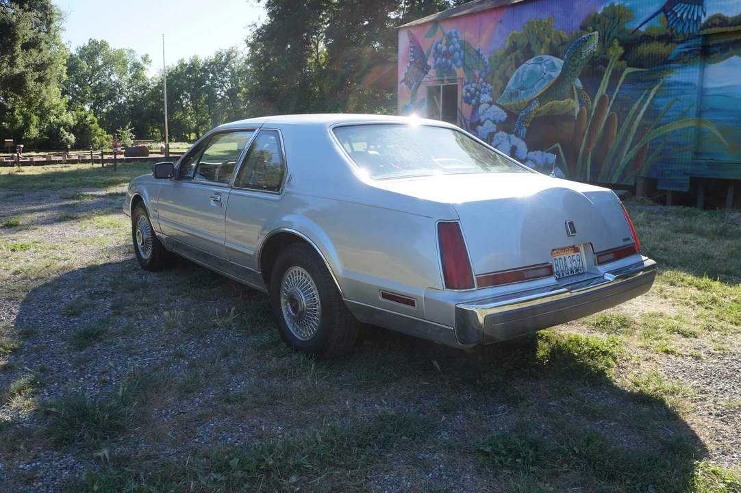 1984 Lincoln Continental Mark VII - Image 13 of 31