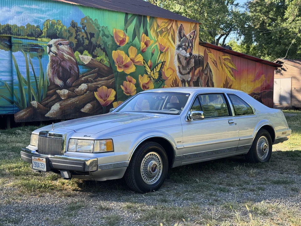 1984 Lincoln Continental Mark VII - Image 4 of 31