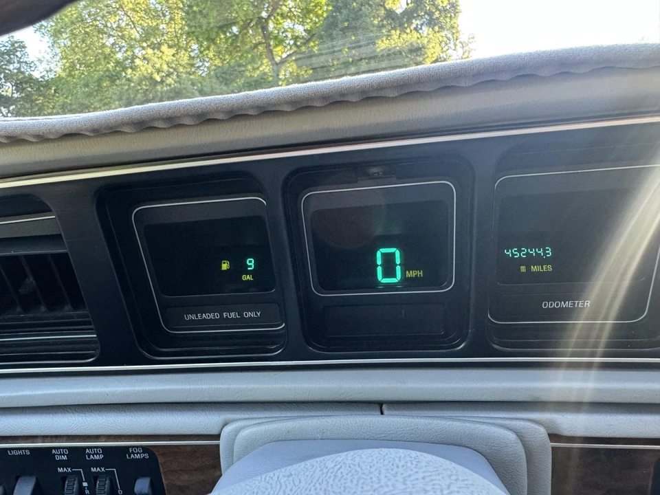 1984 Lincoln Continental Mark VII - Image 25 of 31