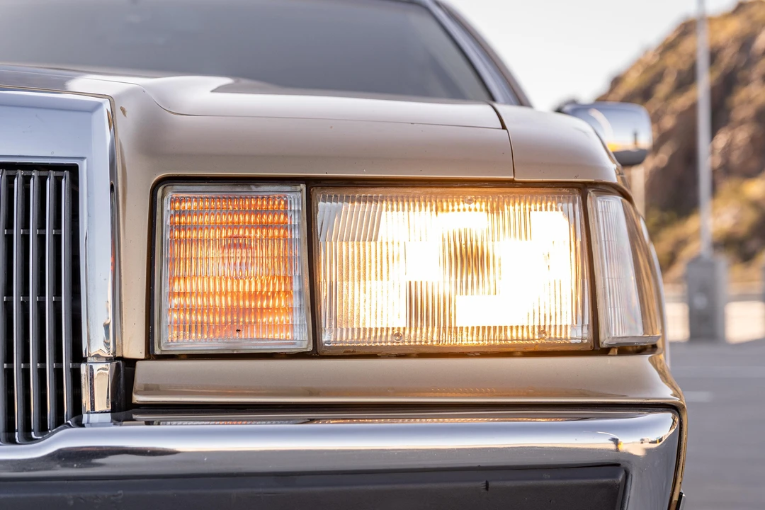 1984 Lincoln Continental Mark VII - Image 14 of 31
