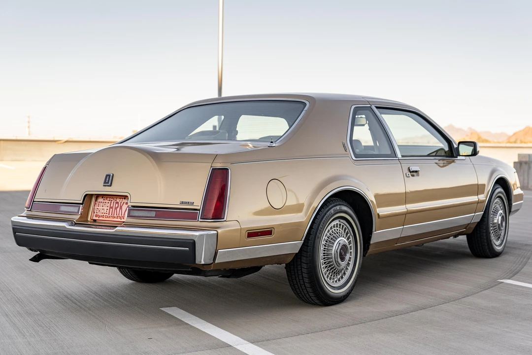 1984 Lincoln Continental Mark VII - Image 4 of 31