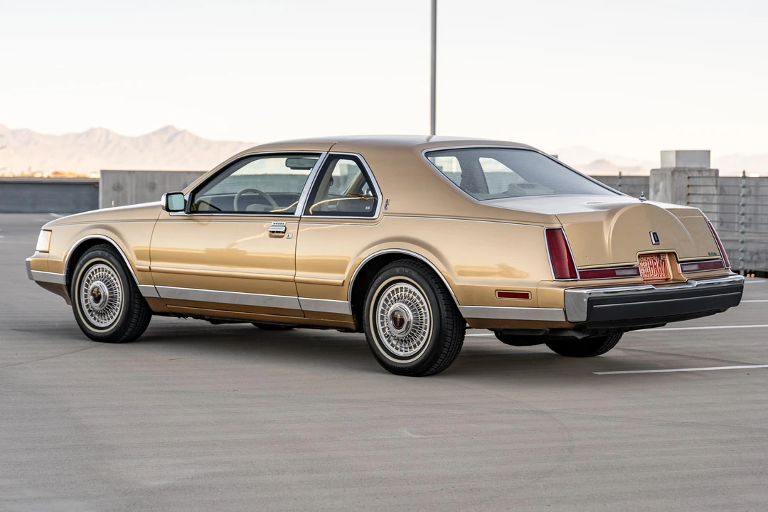 1984 Lincoln Continental Mark VII - Image 8 of 31