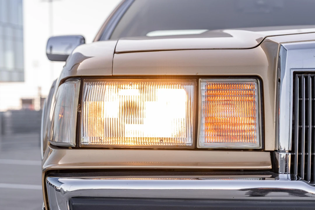 1984 Lincoln Continental Mark VII - Image 11 of 31