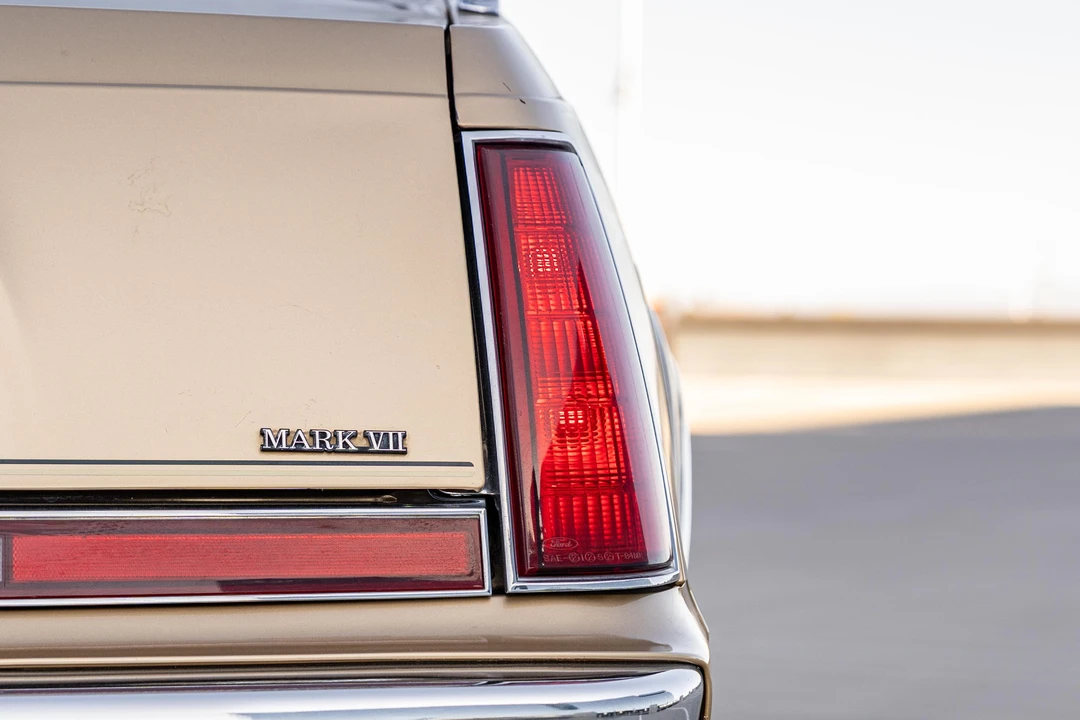 1984 Lincoln Continental Mark VII - Image 30 of 31