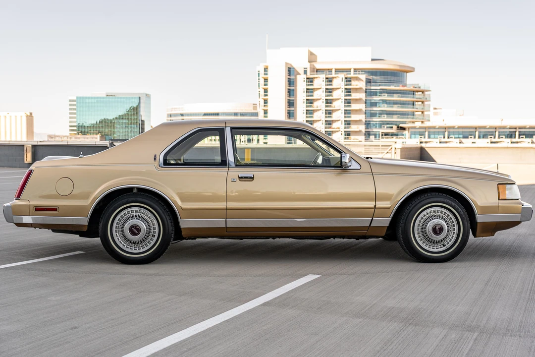 1984 Lincoln Continental Mark VII - Image 10 of 31